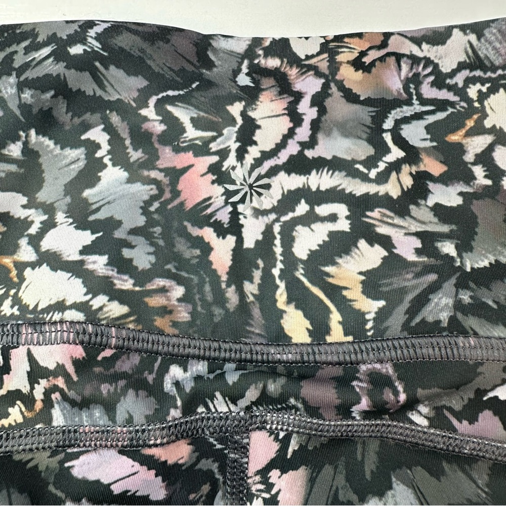 Athleta Ultimate Stash 7/8 Tight, Kinetic Abstract Multi, Medium Leggings - Picture 10 of 14